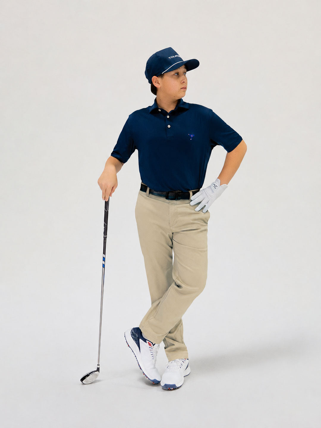Junior golfer with the Tour Edge Max-J Blue golf set
