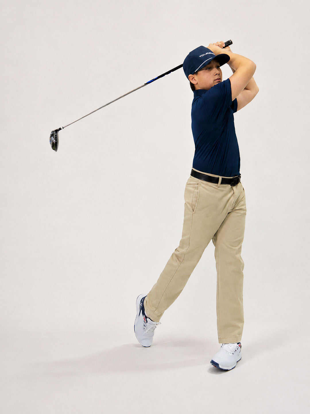 Junior golfer with the Tour Edge Max-J Blue golf set